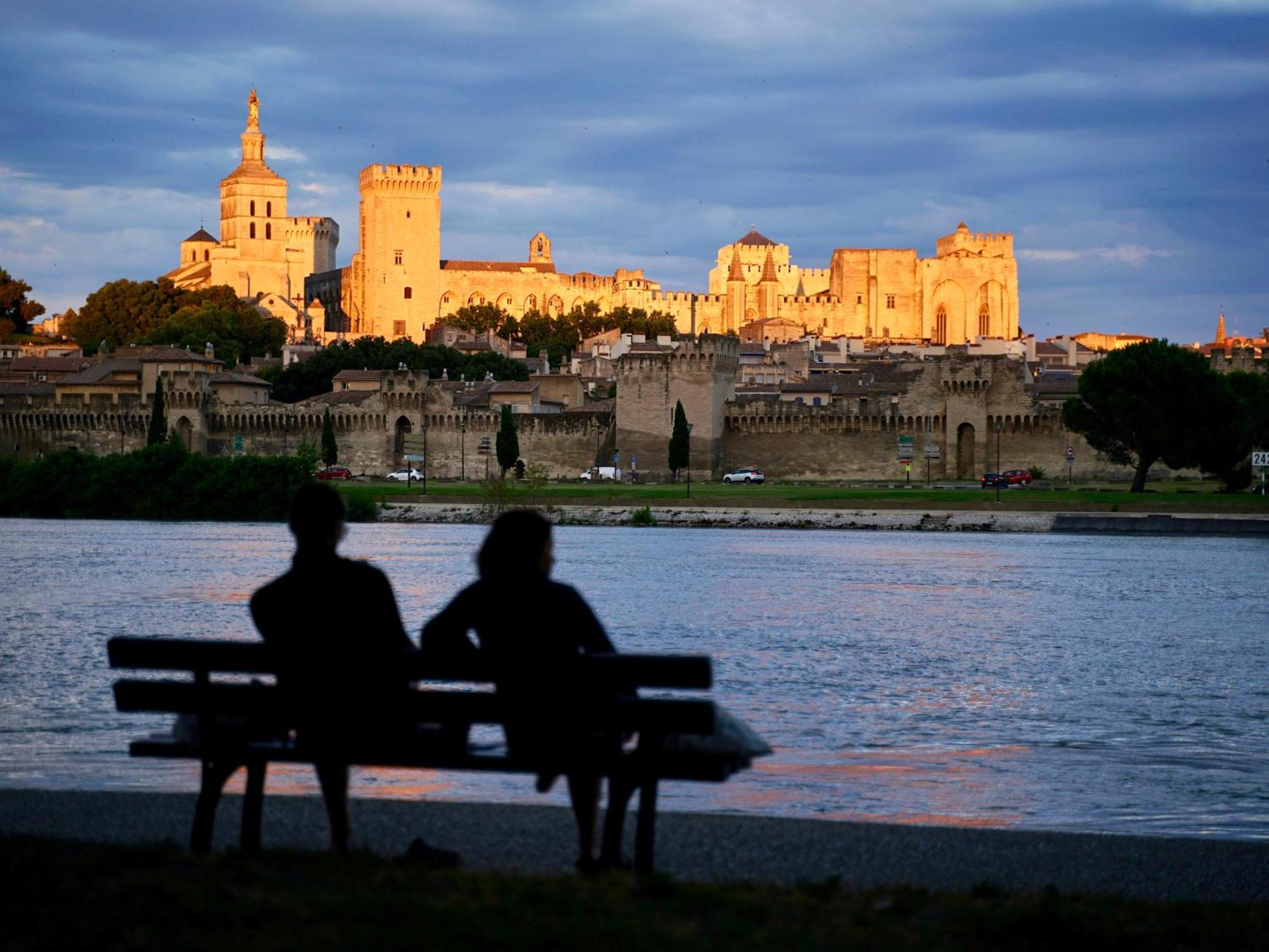 Le Petit Avignon - Chambres & Appartement A Deux Pas Du Pont D'Avignon Et Du Palais Des Papes Buitenkant foto